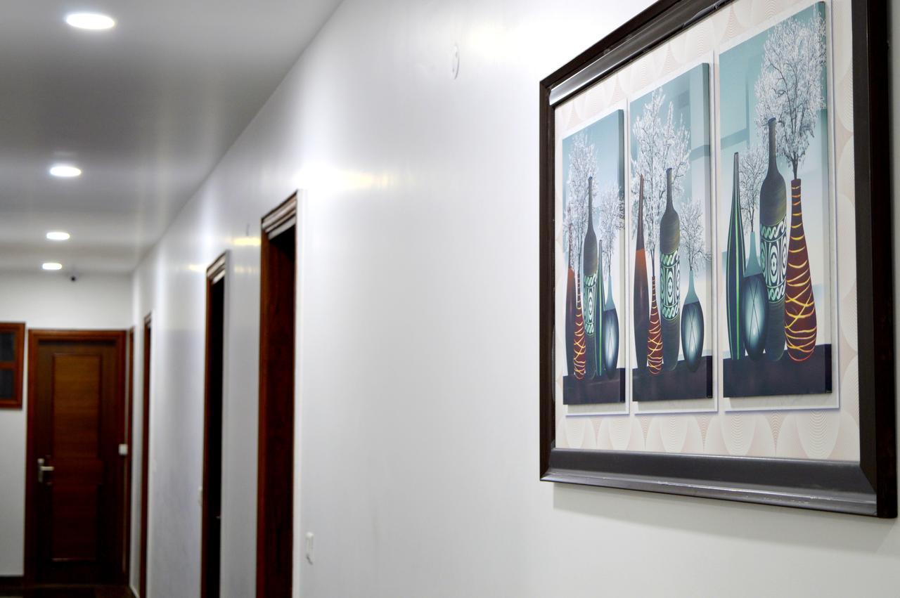 Hotel Taru Inn Gáziábád Kültér fotó