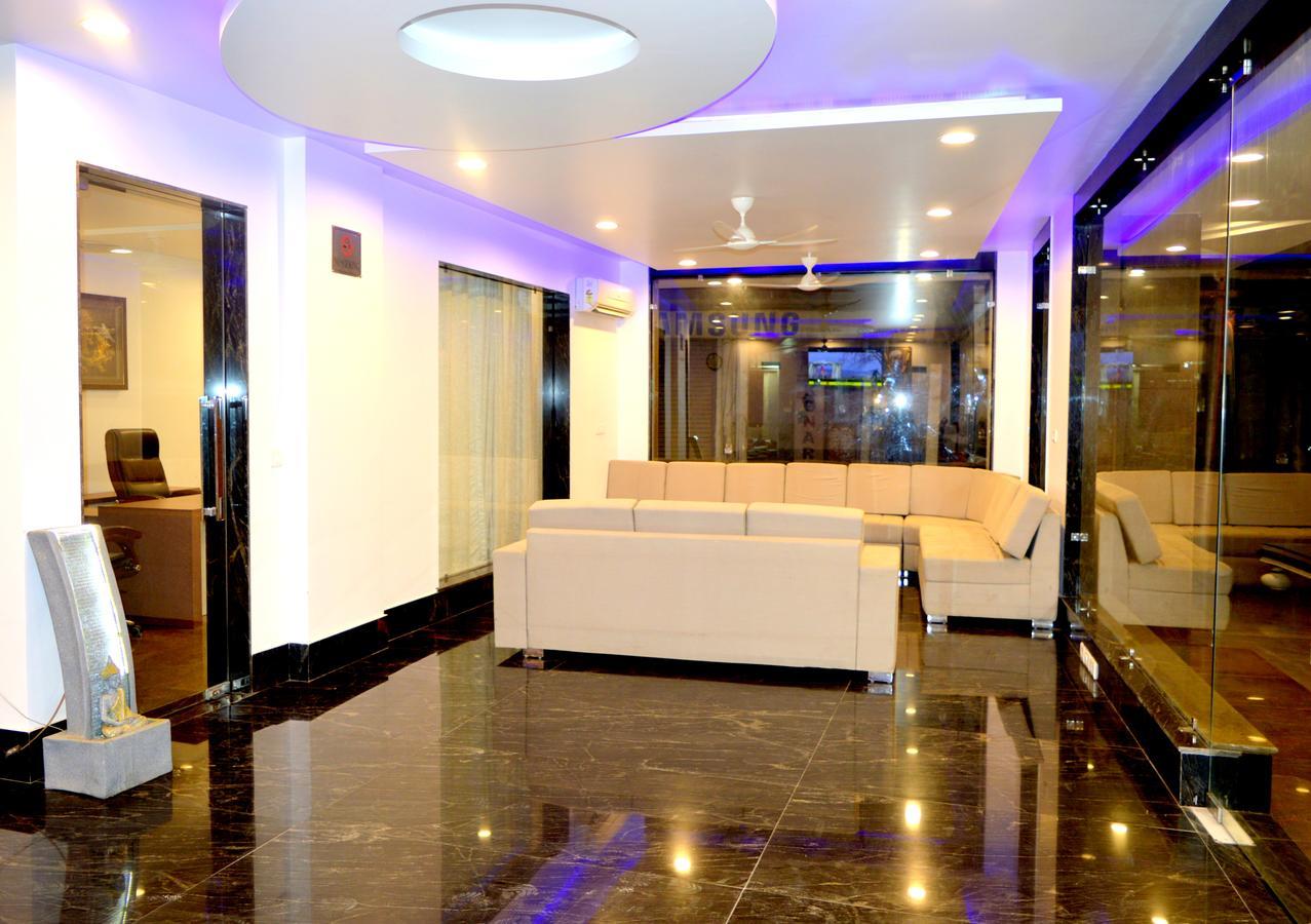 Hotel Taru Inn Gáziábád Kültér fotó