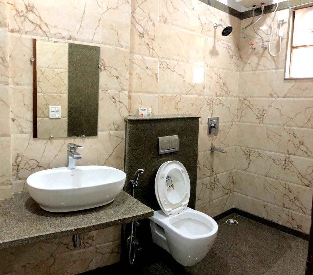 Hotel Taru Inn Gáziábád Kültér fotó
